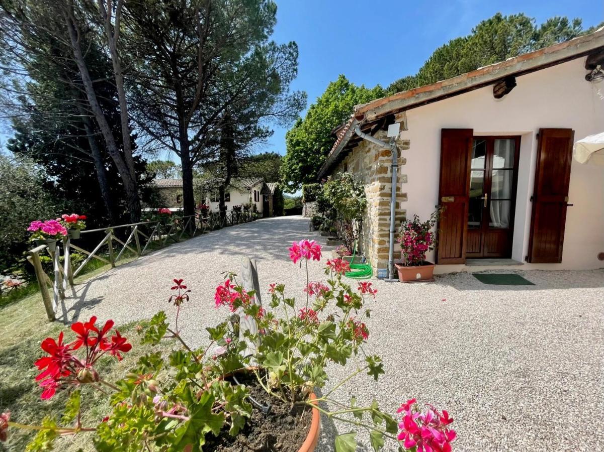 La Panoramica Gubbio - Maison De Charme - Casette E Appartamenti Self Catering Per Vacanze Meravigliose! Экстерьер фото